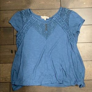 blue V-neck tshirt with lace